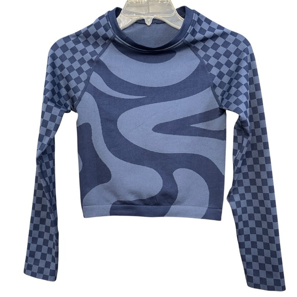 Fabletics Tops - Fabletics Long Sleeve Abstract Check Crop Top